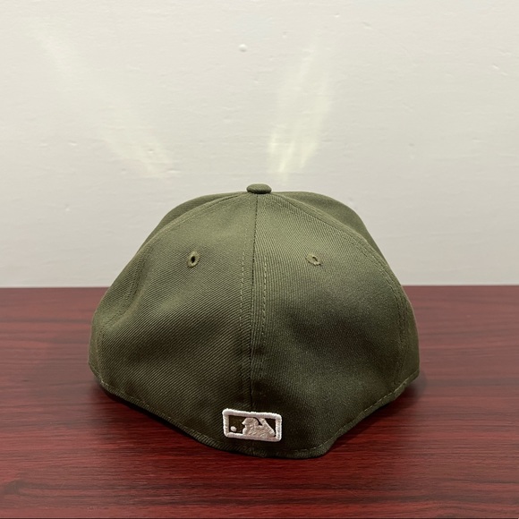 New Era, 59Fifty Fitted Hat, New York Yankees, Olive Green & White - Picture 3 of 9